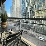 Queen 2Br With Free Parking, Near Cn Tower