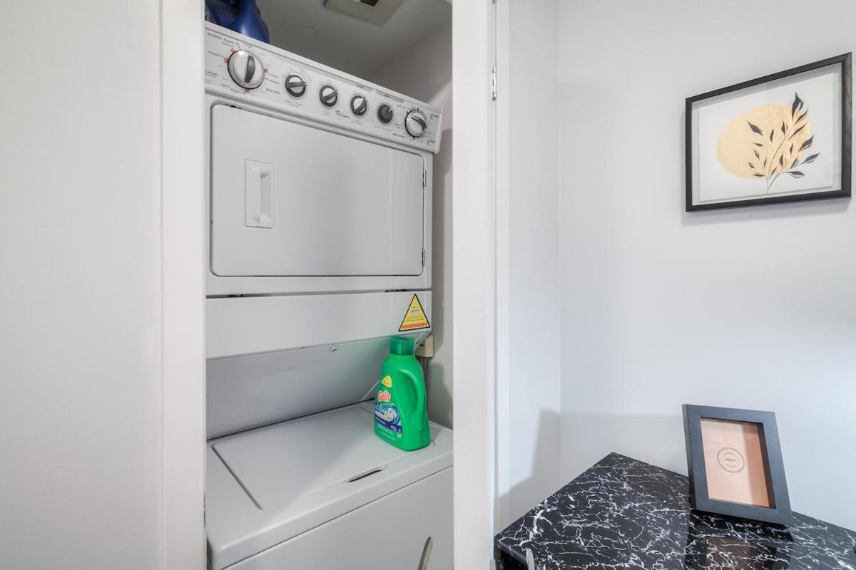 Queen 2br With Free Parking, Near Cn Tower * Toronto