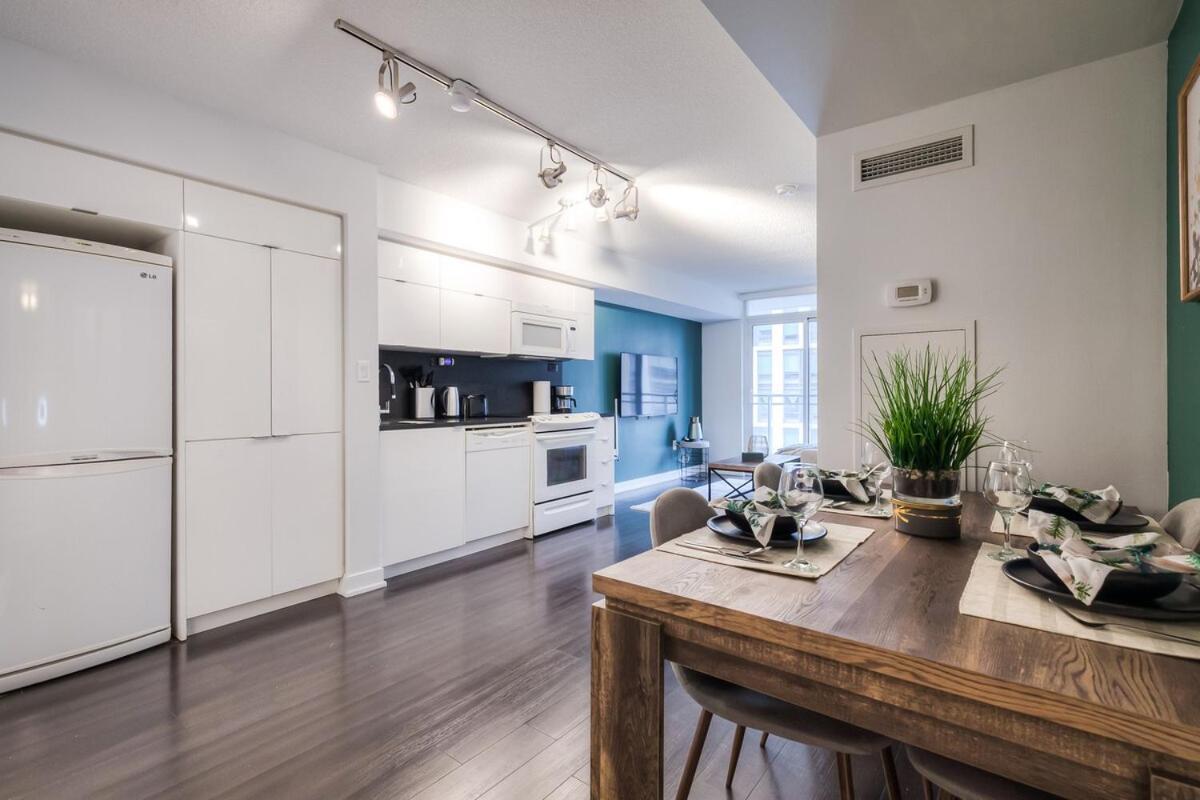 Queen 2br With Free Parking, Near Cn Tower Apartment *