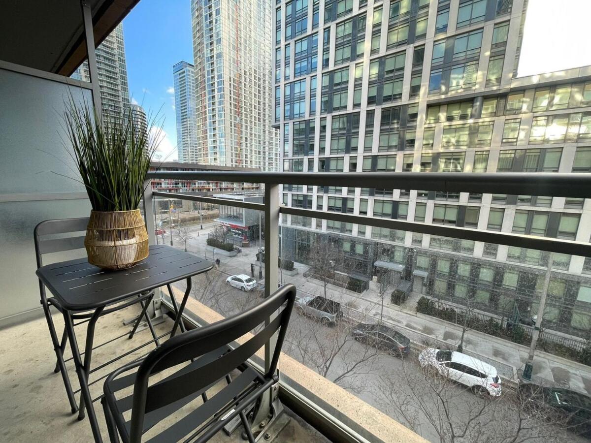 Queen 2br With Free Parking, Near Cn Tower Apartment *