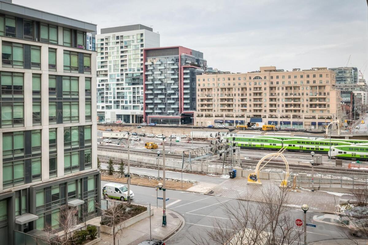 Apartment Queen 2br With Free Parking, Near Cn Tower *