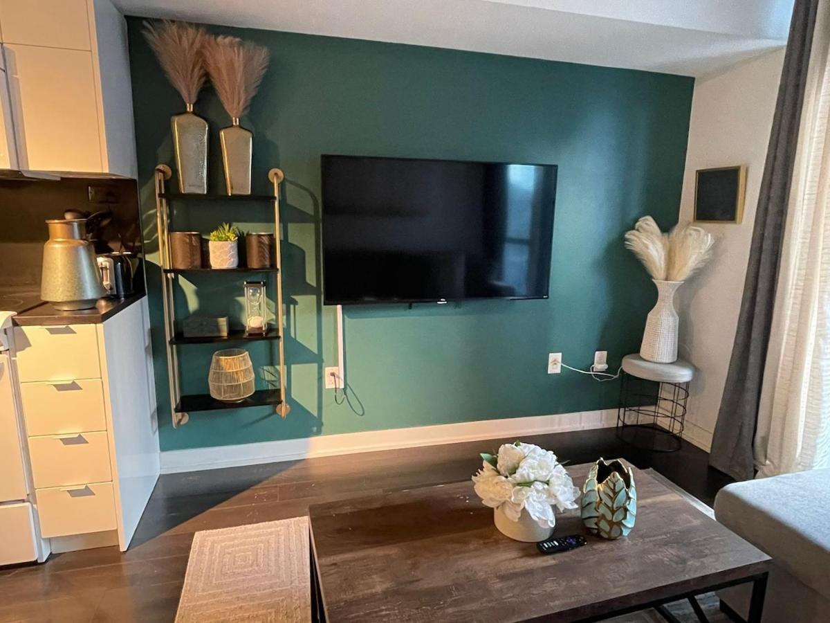 Apartment Queen 2br With Free Parking, Near Cn Tower Toronto