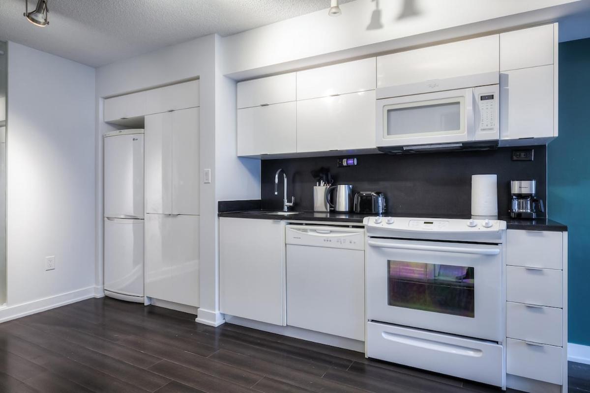 Queen 2br With Free Parking, Near Cn Tower